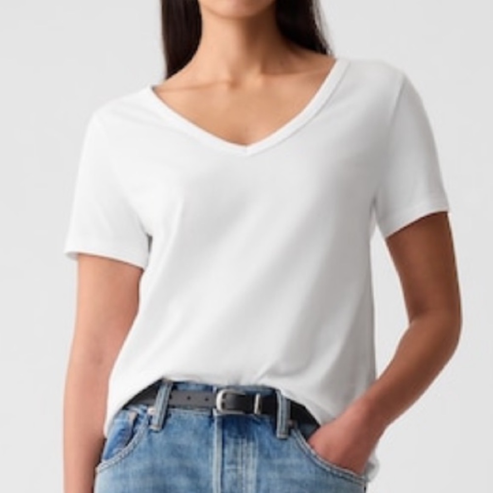 Like 🆕 Gap organic cotton essential v-neck white short sleeve t-shirt